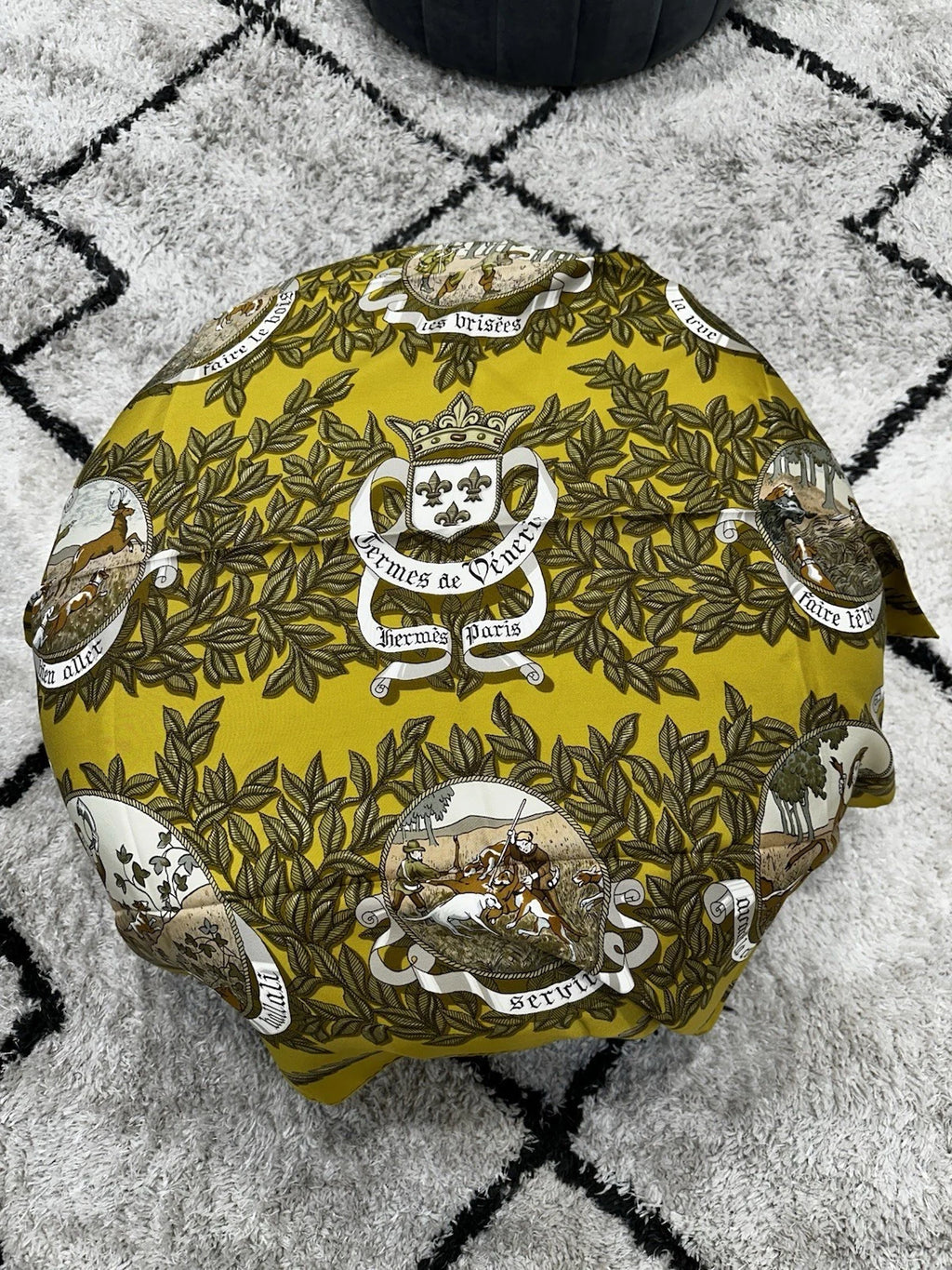 Hermès "Termes de Vénerie" silk scarf designed by Charles-Jean Hallo 90x90
