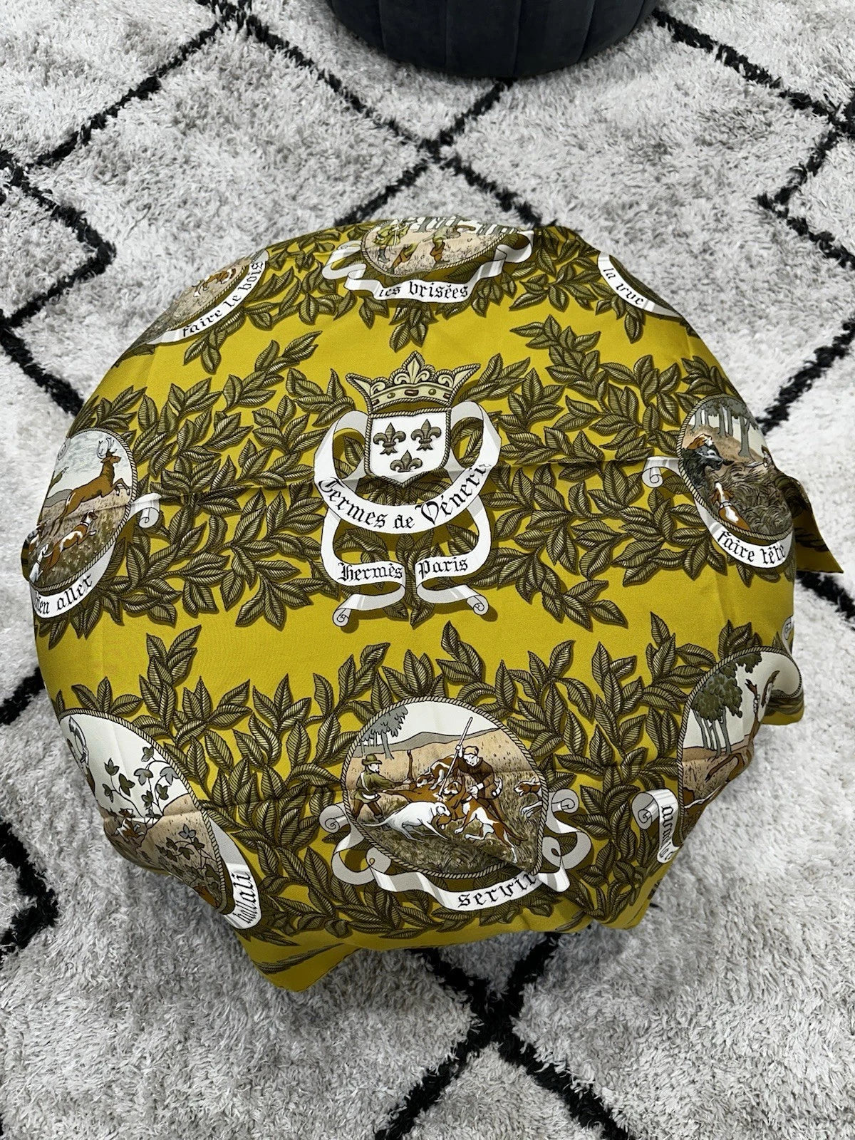 Hermès "Termes de Vénerie" silk scarf designed by Charles-Jean Hallo 90x90
